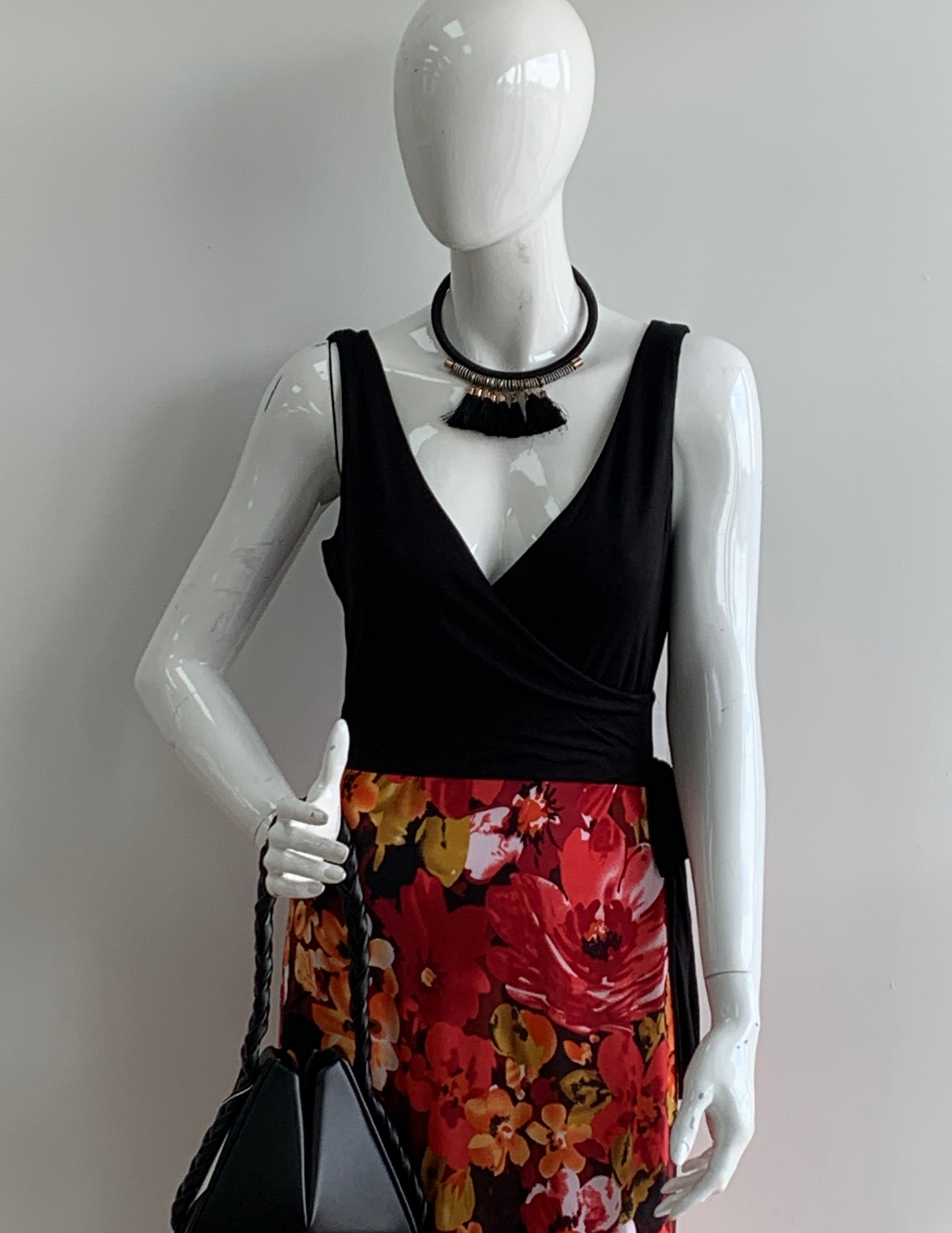 Elegant Floral Maxi Dress – Black & Red Contrast